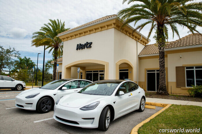 Hertz vende finalmente 30.000 vehículos eléctricos, pero aún tendrá pérdidas de 2.900 millones en 2024 | Carscoops